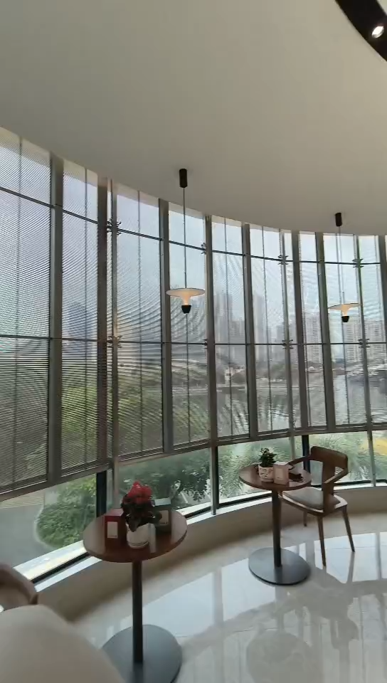 37.5平方的LED透明屏点缀深圳蛇口玻璃幕墙 